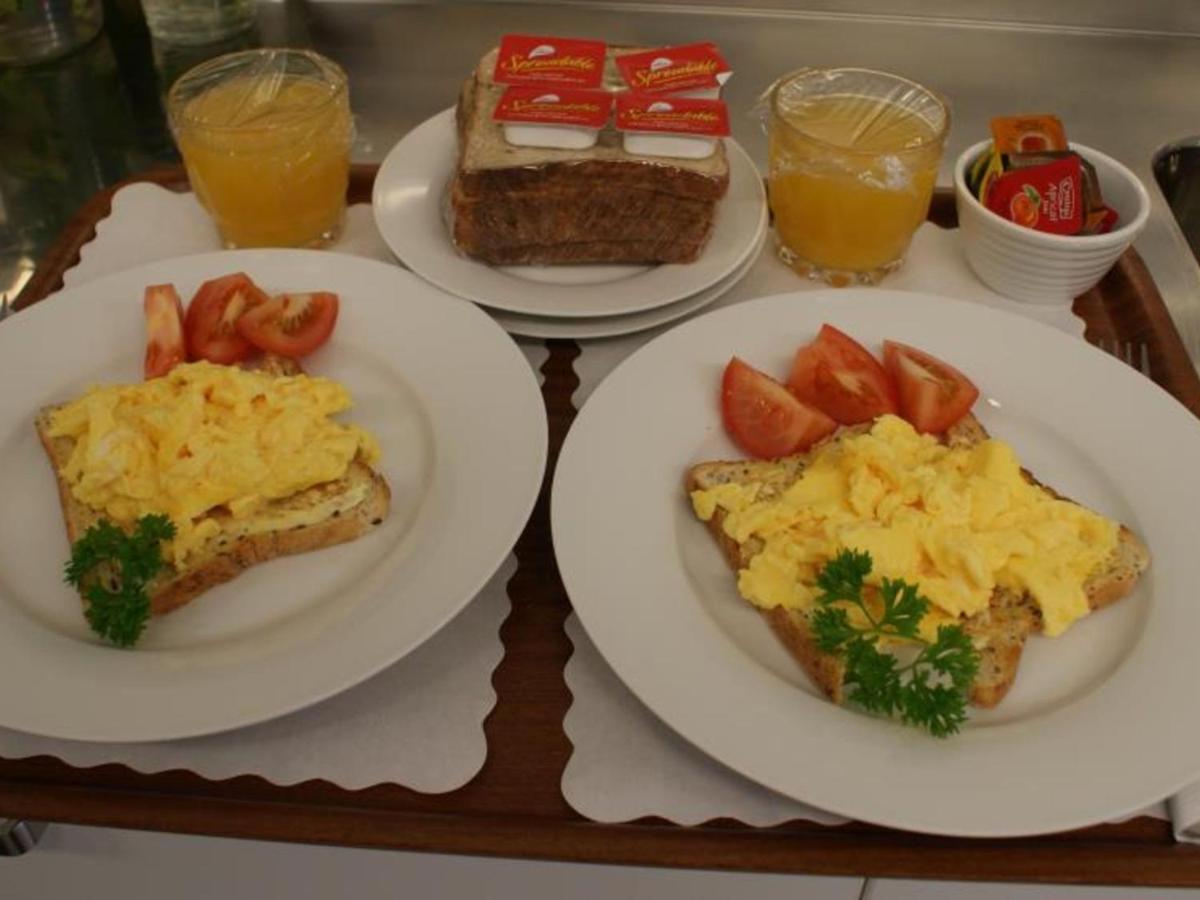 Pukekura Motor Lodge New Plymouth Exteriör bild Scrambled eggs on toast