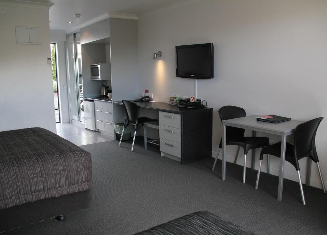 Pukekura Motor Lodge New Plymouth Exteriör bild A typical studio apartment