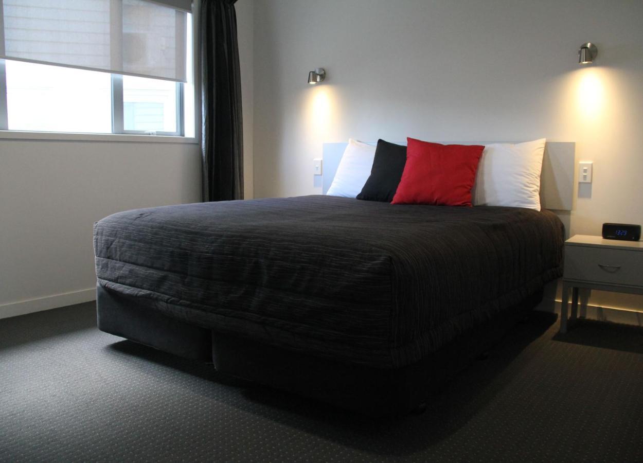 Pukekura Motor Lodge New Plymouth Exteriör bild A typical motel room