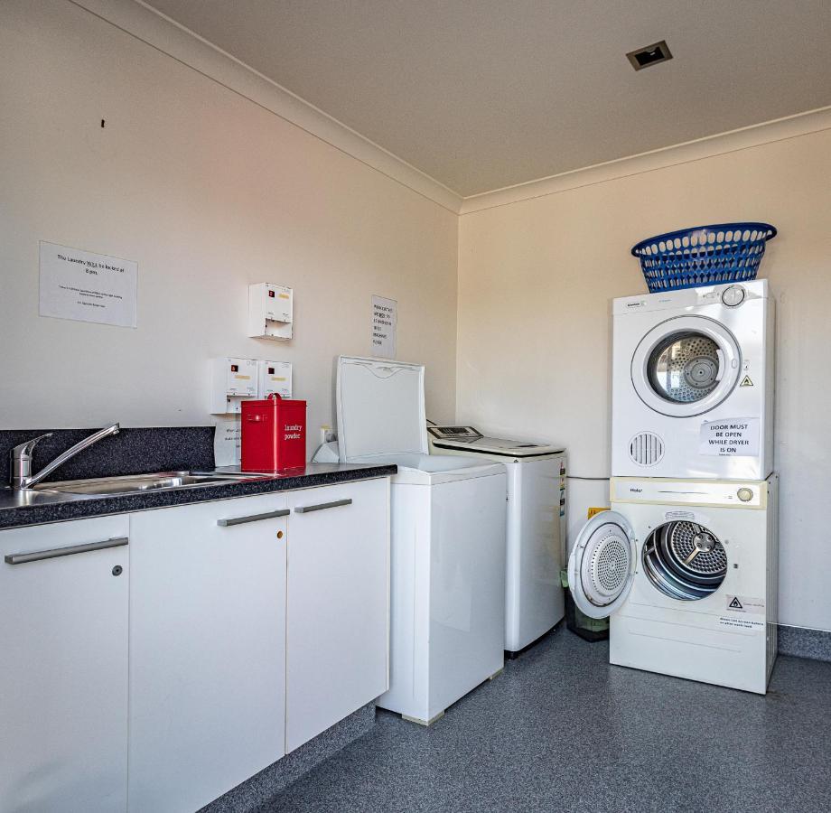 Pukekura Motor Lodge New Plymouth Exteriör bild Laundry facilities at the University of Otago